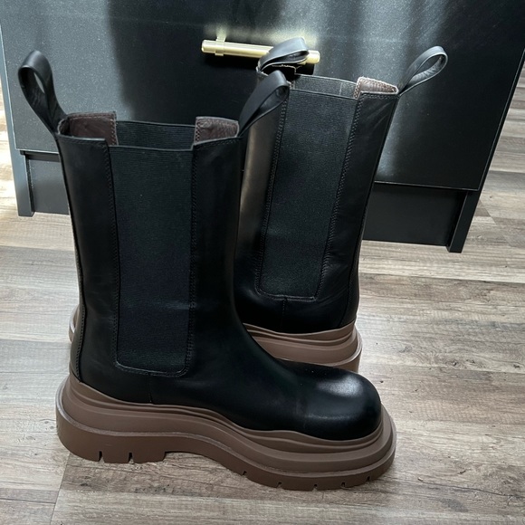 BRAND NEW BOTTEGA - Picture 5 of 5